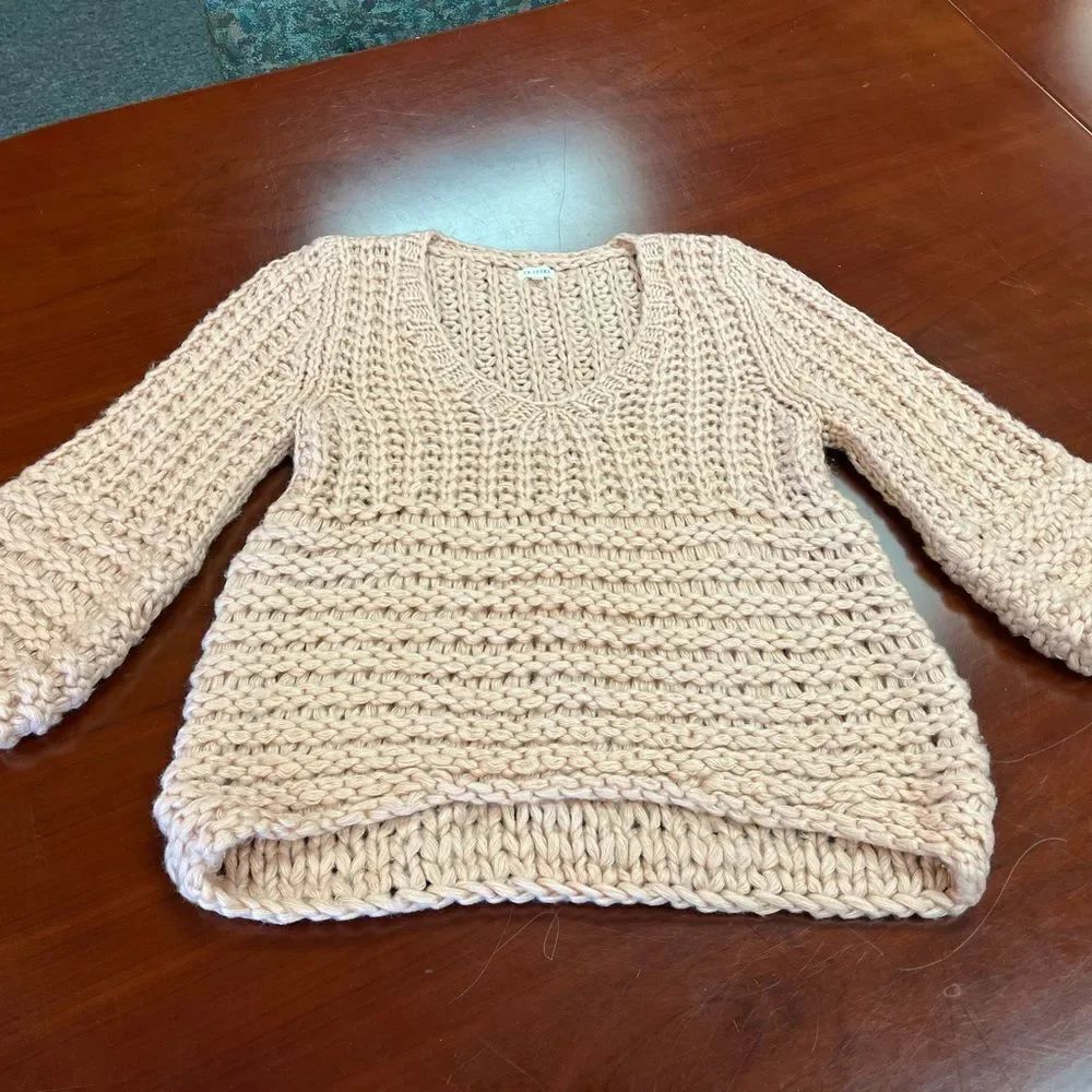 En Creme Super Chunky Peach Acrylic Scoop Neck Sweater sz M EUC